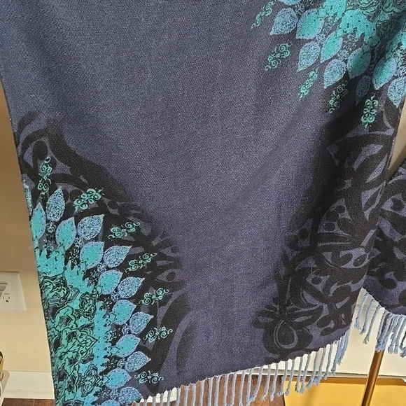 Chico’s Blue & Teal Patterned Poncho Shawl One Size- Cottagecore Coastal Grandma - Picture 3 of 6
